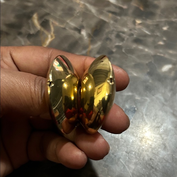 Gold Tone Chunky Hoop Earrings Unsigned! - Picture 15 of 16